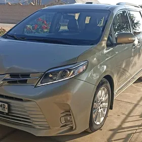 Toyota Sienna 2016