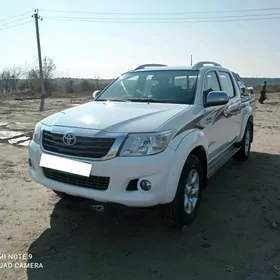 Toyota Hilux 2015