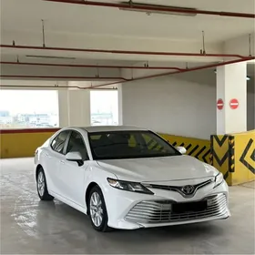 Toyota Camry 2019