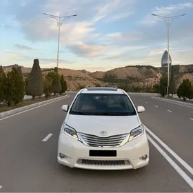 Toyota Sienna 2016