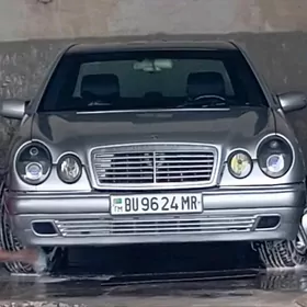 Mercedes-Benz E320 1996