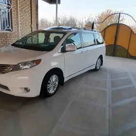 Toyota Sienna 2011