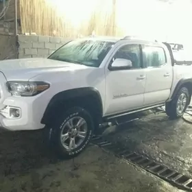 Toyota Tacoma 2018