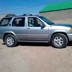 Nissan Pathfinder 2000