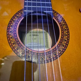 Gitara Yamaha