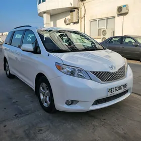 Toyota Sienna 2013