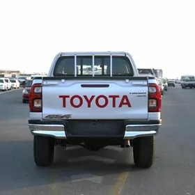 Toyota Hilux 2024