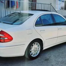 Mercedes-Benz E500 2002