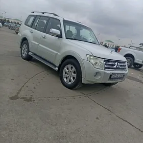 Mitsubishi Pajero 2010