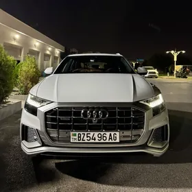 Audi Q8 2022