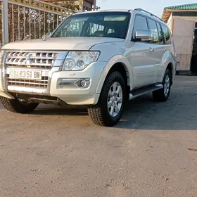 Mitsubishi Pajero 2015