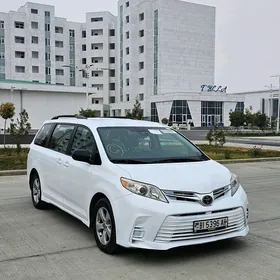 Toyota Sienna 2019