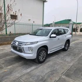 Mitsubishi Pajero 2020