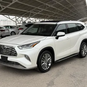 Toyota Highlander 2021