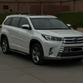 Toyota Highlander 2019