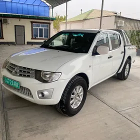 Mitsubishi L200 2013