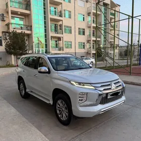 Mitsubishi Pajero 2020