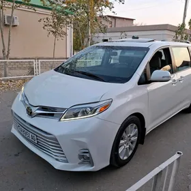 Toyota Sienna 2019