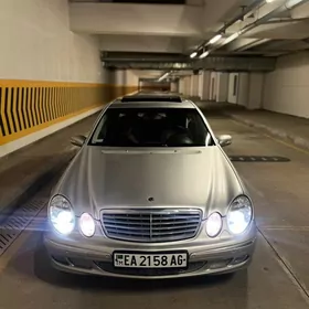 Mercedes-Benz E320 2005