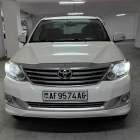 Toyota Fortuner 2013