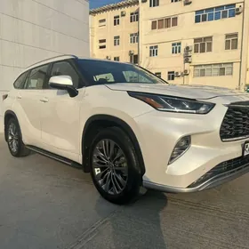 Toyota Highlander 2021