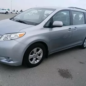 Toyota Sienna 2016