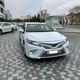 Toyota Camry 2019