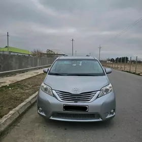 Toyota Sienna 2016