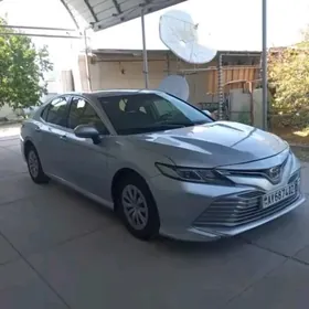 Toyota Camry 2019