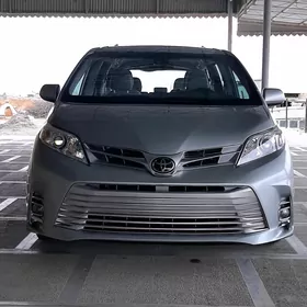 Toyota Sienna 2019