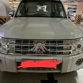 Mitsubishi Pajero 2010