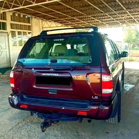 Nissan Pathfinder 2000