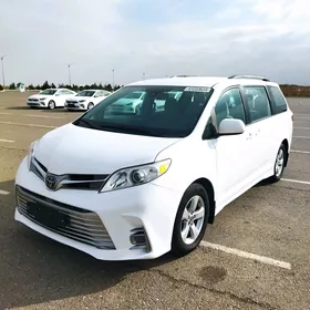 Toyota Sienna 2019