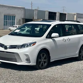 Toyota Sienna 2020