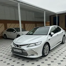 Toyota Camry 2021