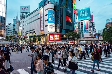 Tokio demografiki ýagdaýy gowulandyrmak üçin 4 günlük iş hepdesini ornaşdyrar