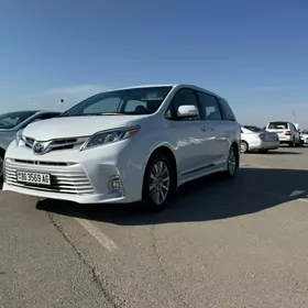 Toyota Sienna 2019