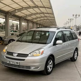 Toyota Sienna 2004