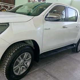 Toyota Hilux 2024