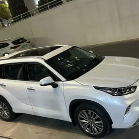 Toyota Highlander 2021