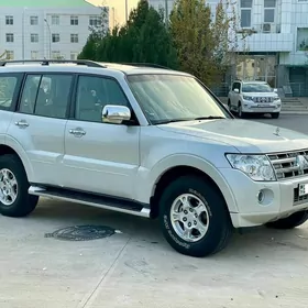 Mitsubishi Pajero 2008