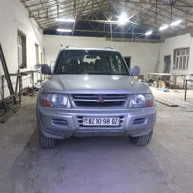 Mitsubishi Pajero 2002