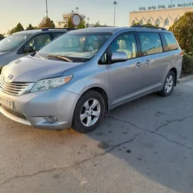 Toyota Sienna 2011