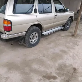 Nissan Pathfinder 1999