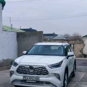 Toyota Highlander 2021