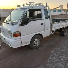 Hyundai H-1 1999