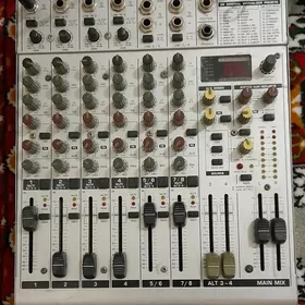 pult behringer 1204