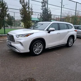 Toyota Highlander 2021