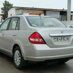 Nissan Tiida 2006