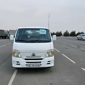 Nissan Urvan 2010